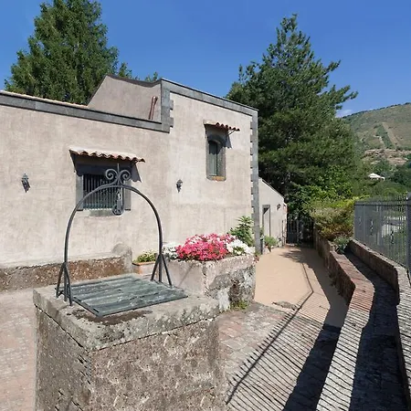 Casale Poggio Del Tiglio Guest House Viagrande Exterior photo